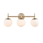 Luminaire de salle de bain à 3 lampes 929 Lighting, disponible en plusieurs finitions et avec abat-jour en verre opale.