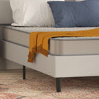 Matelas hybride à ressorts et plateau moyen