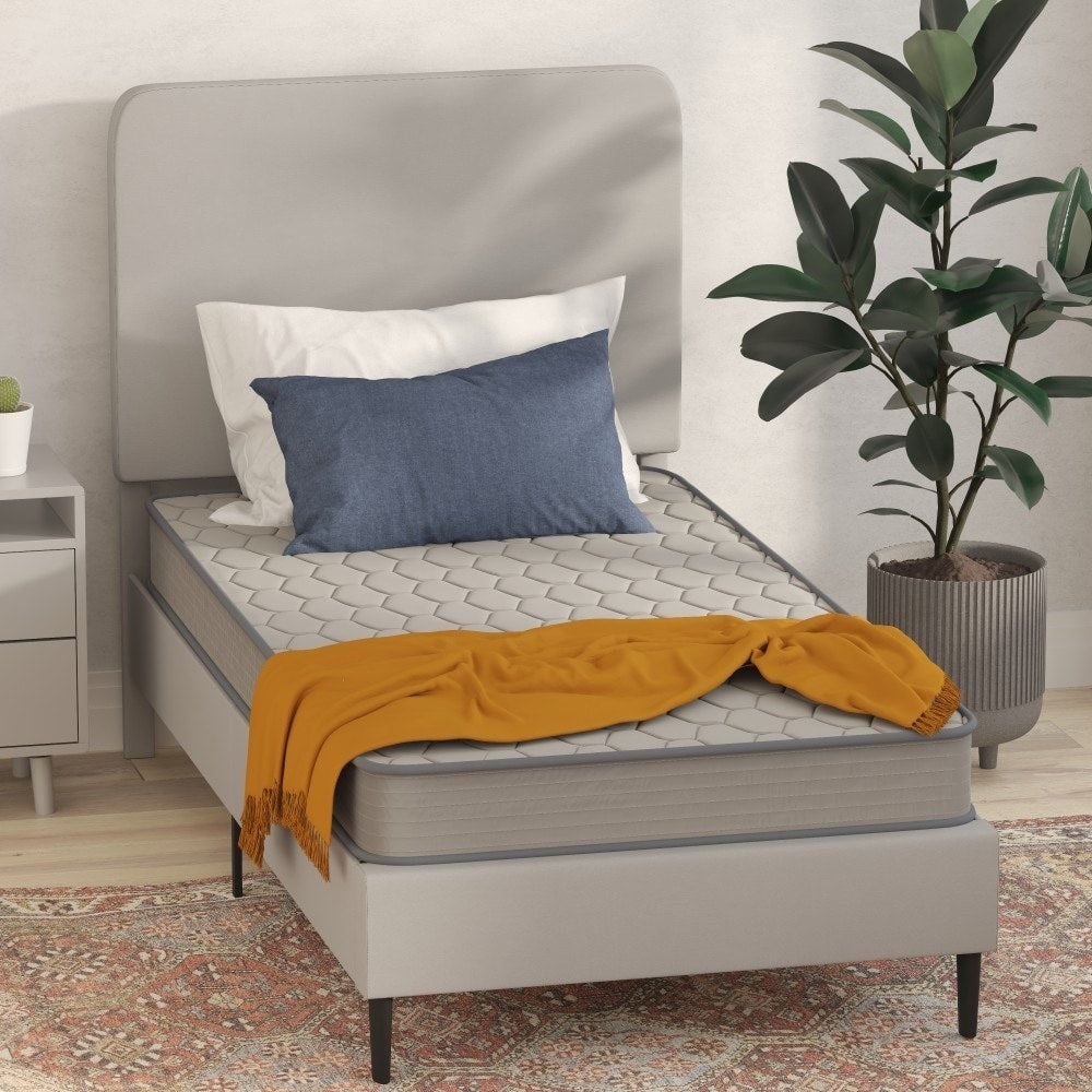 Matelas hybride à ressorts et plateau moyen