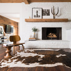 Tapis en fausse peau de vache Yosemite d'Alexander Home