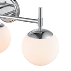 Luminaire de salle de bain à 3 lampes 929 Lighting, disponible en plusieurs finitions et avec abat-jour en verre opale.