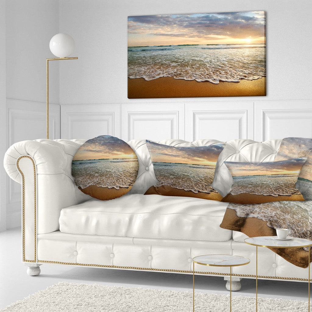 Coucher de soleil nuageux et lumineux sur un océan calme - Toile d'art contemporain représentant un paysage marin