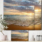 Coucher de soleil nuageux et lumineux sur un océan calme - Toile d'art contemporain représentant un paysage marin