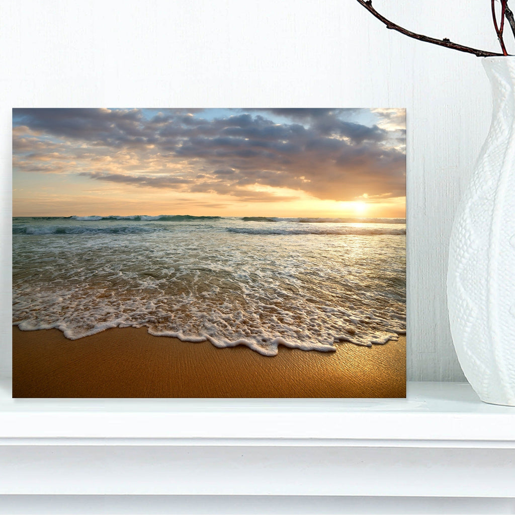 Coucher de soleil nuageux et lumineux sur un océan calme - Toile d'art contemporain représentant un paysage marin