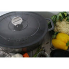 Cocotte ovale en fonte émaillée gris caviar Chasseur de 3,8 litres