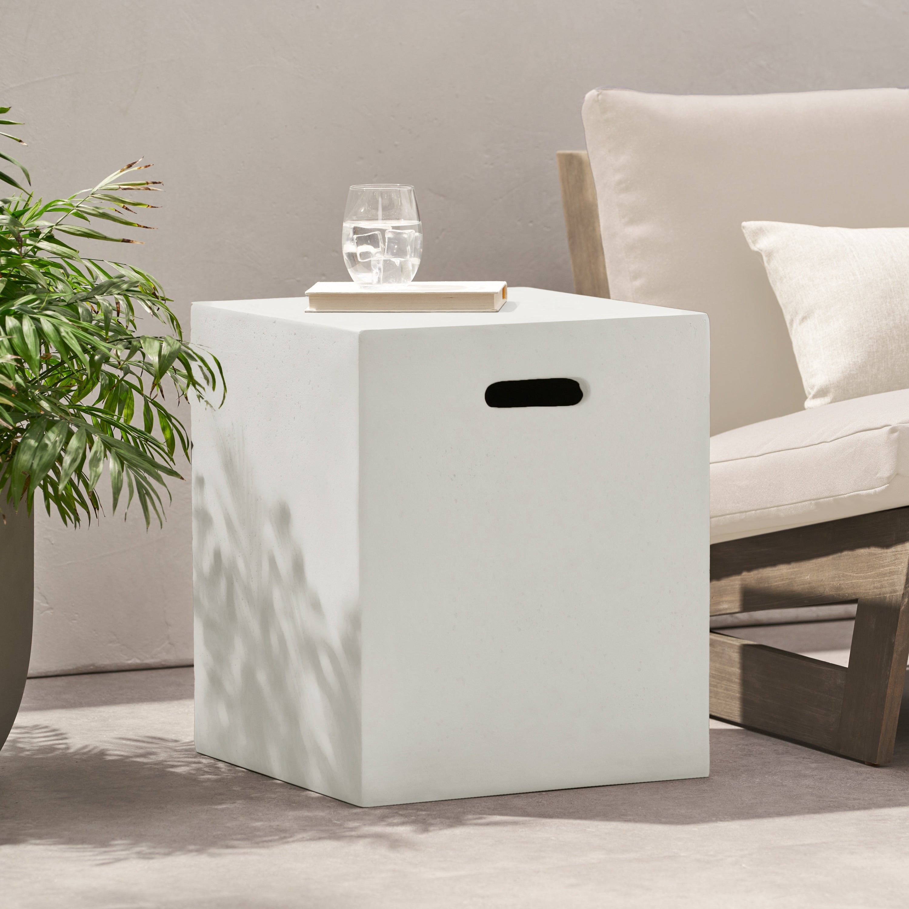 Christopher Knight Home - Table d'appoint d'extérieur en béton léger Aidan avec support pour réservoir
