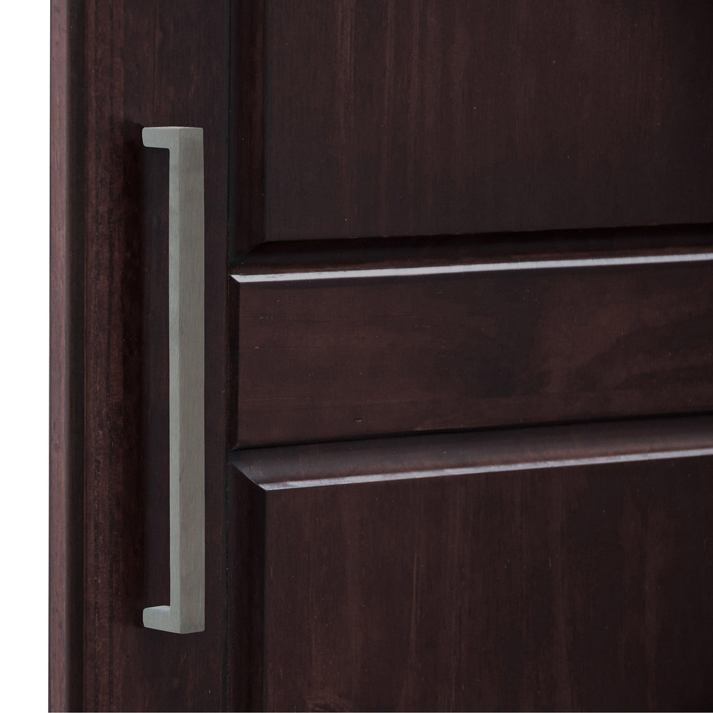 Armoire penderie 3 portes Cosmo 100 % bois massif de Palace Imports avec portes en bois massif ou en miroir