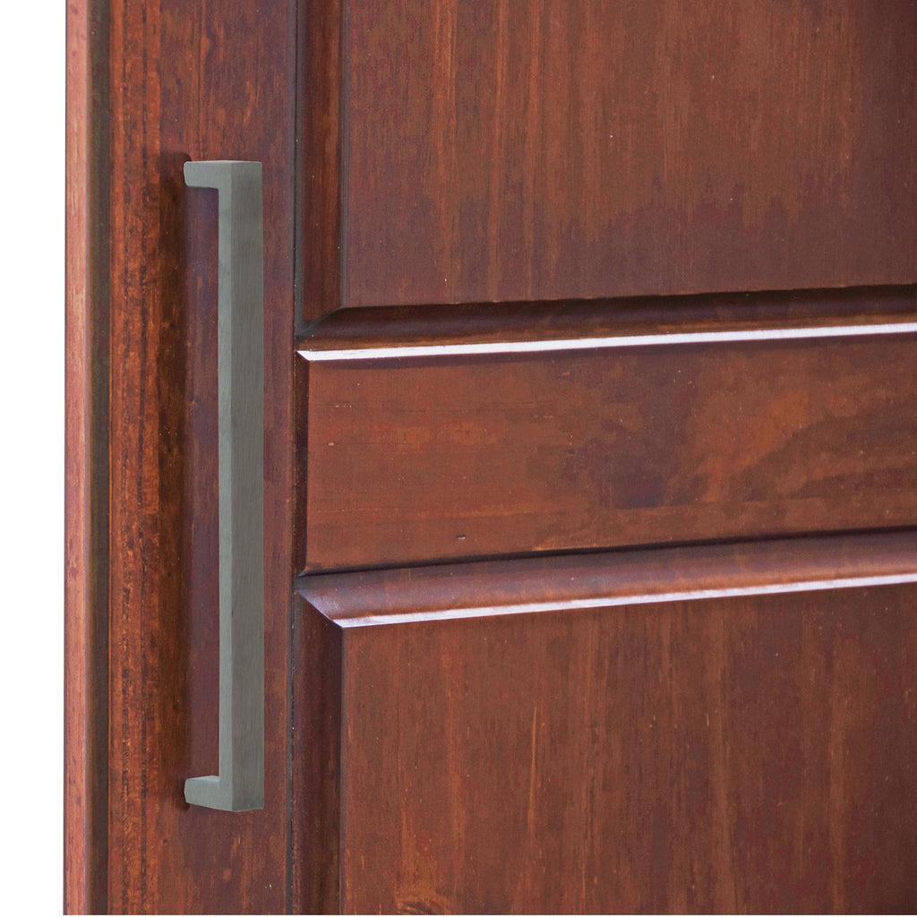 Armoire penderie 3 portes Cosmo 100 % bois massif de Palace Imports avec portes en bois massif ou en miroir