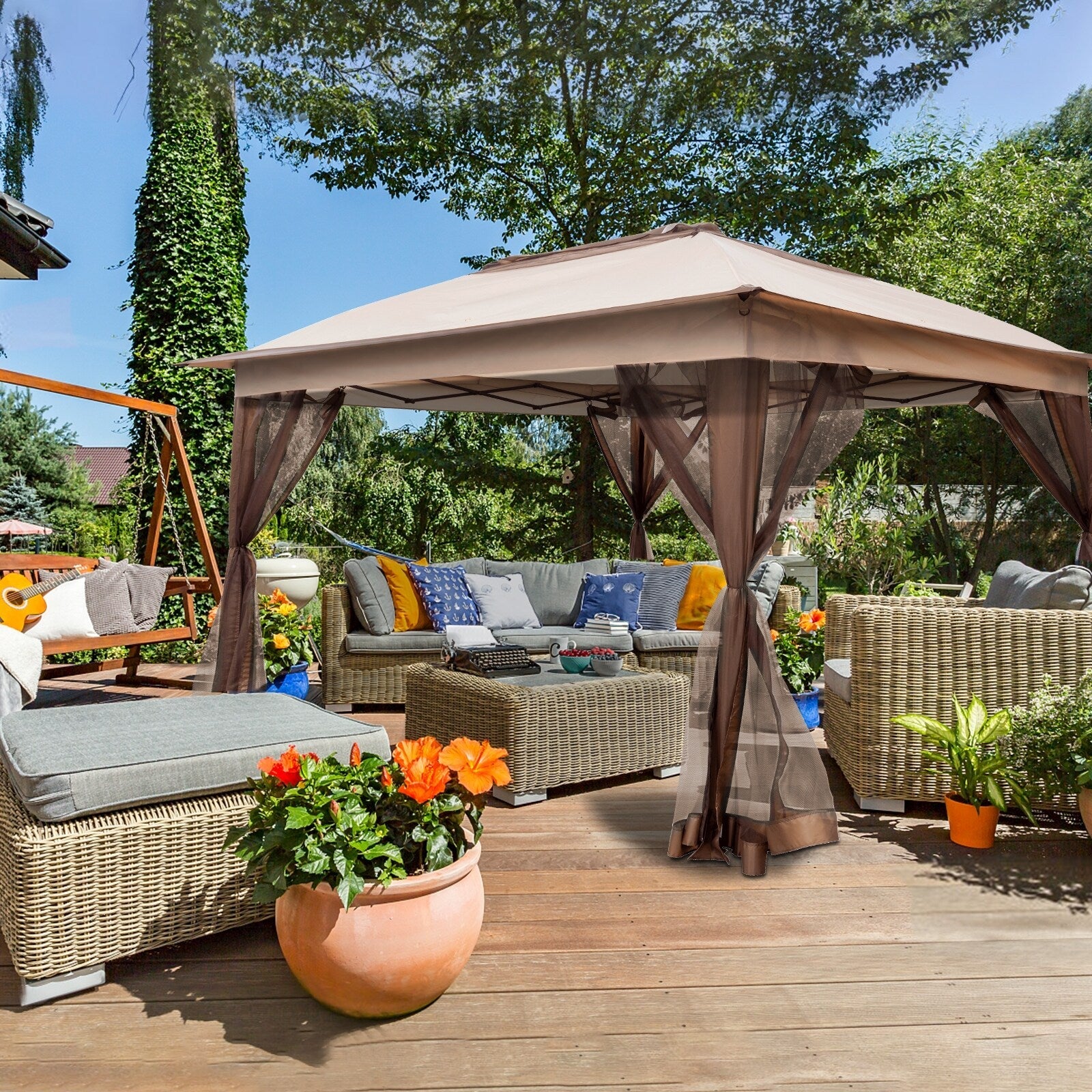 Gazebo escamotable en acier Cozywor de 11 pi x 11 pi avec moustiquaire