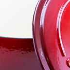 Cocotte ronde en fonte à double poignée Craftsman de 7 litres, couleur rouge poivre