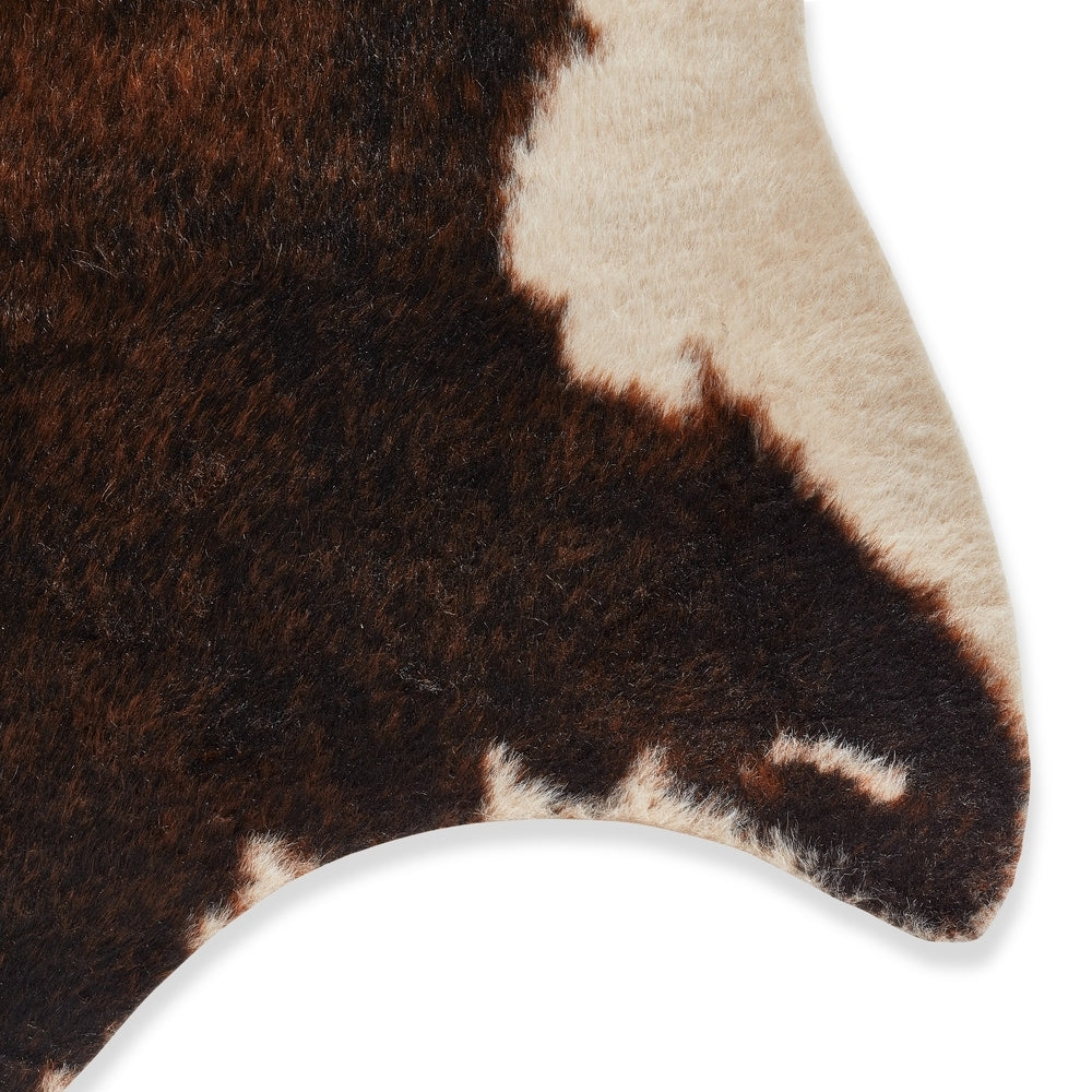 Tapis en fausse peau de vache Yosemite d'Alexander Home