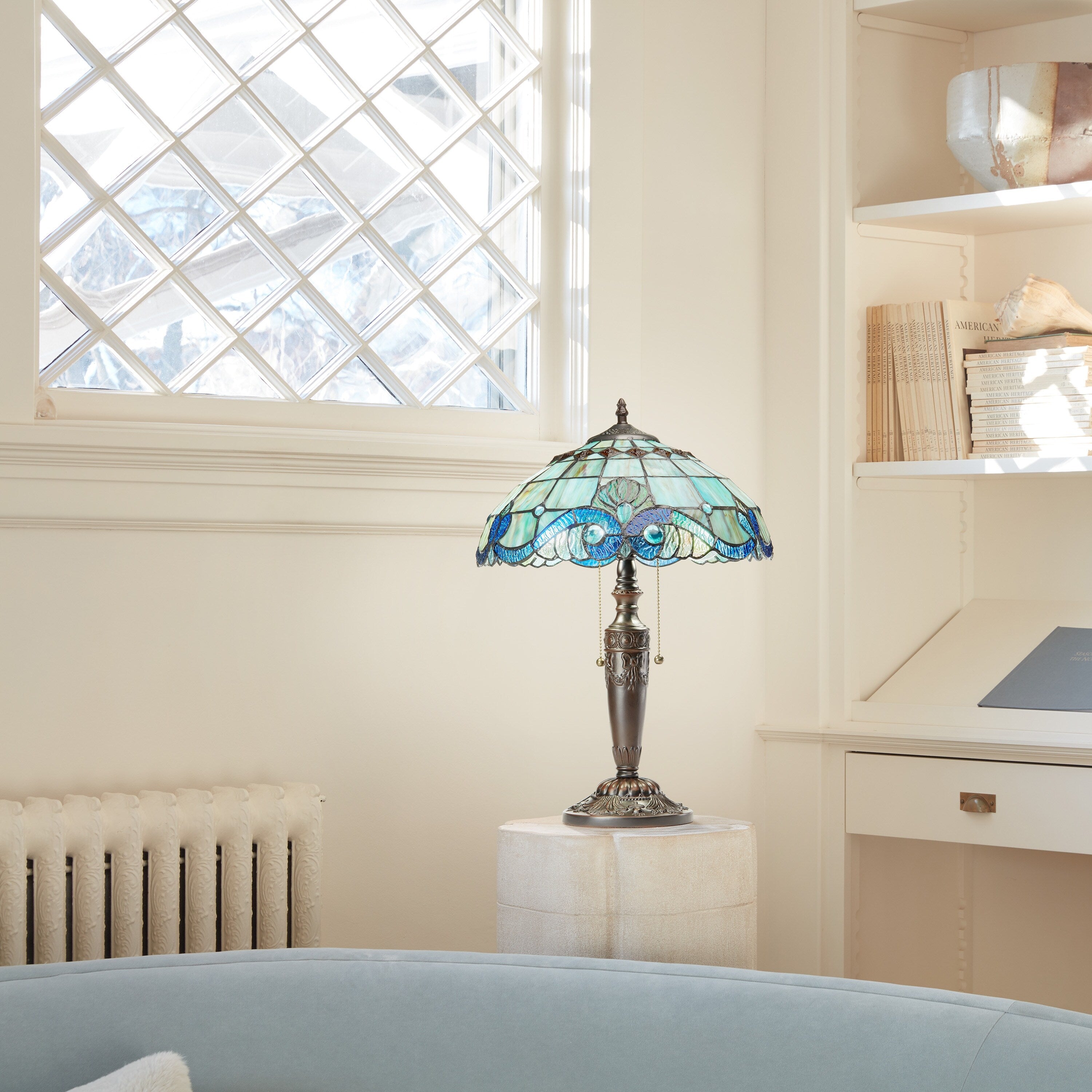 Lampe Tiffany en vitrail Gracewood Hollow Asdreni de 20 pouces - 14 L x 14 l x 20,25 H