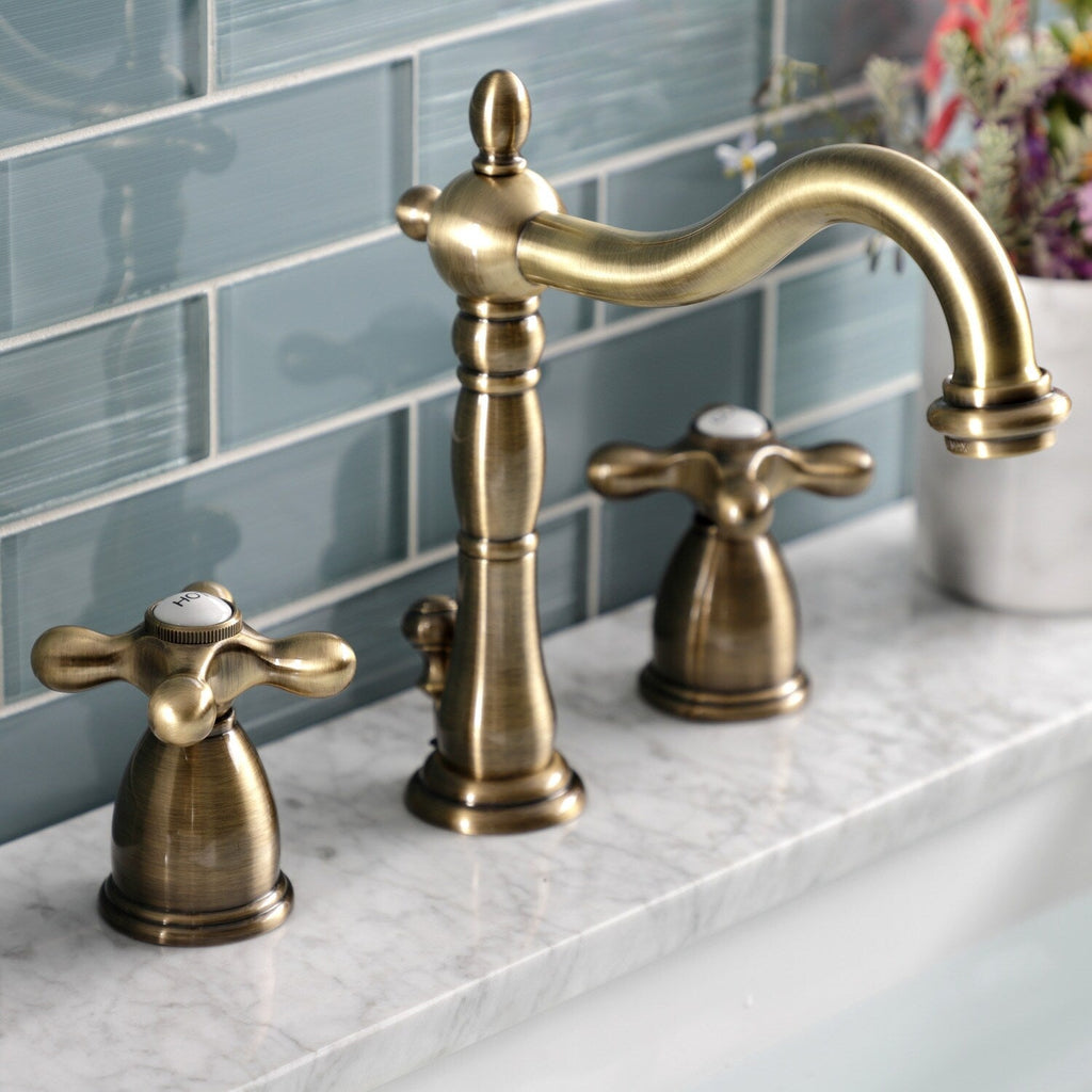 Robinet de salle de bain à large entraxe Heritage de 8 po
