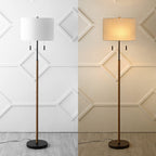 Lampe de sol à LED Koda 61 rustique en fer avec chandelier et chaînes de traction, finition bois marron/noir par JONATHAN Y