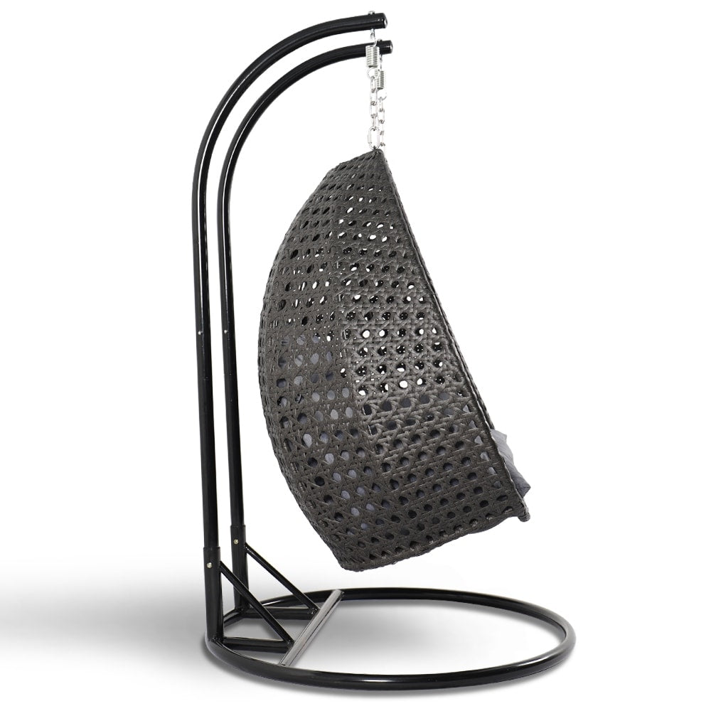 Fauteuil suspendu LeisureMod pour 2 personnes avec support - Chaise longue hamac en rotin et osier pour patio extérieur/intérieur avec coussins
