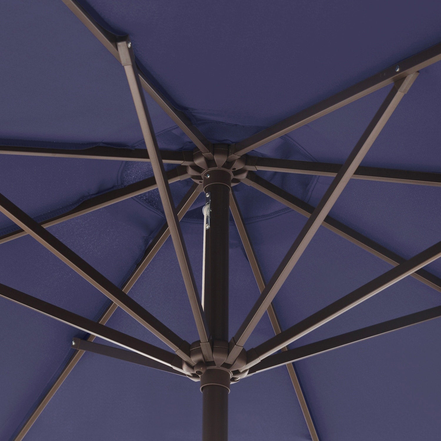Parasol de patio Lopes de 9 pieds avec base en finition bronze et support de poids inclus