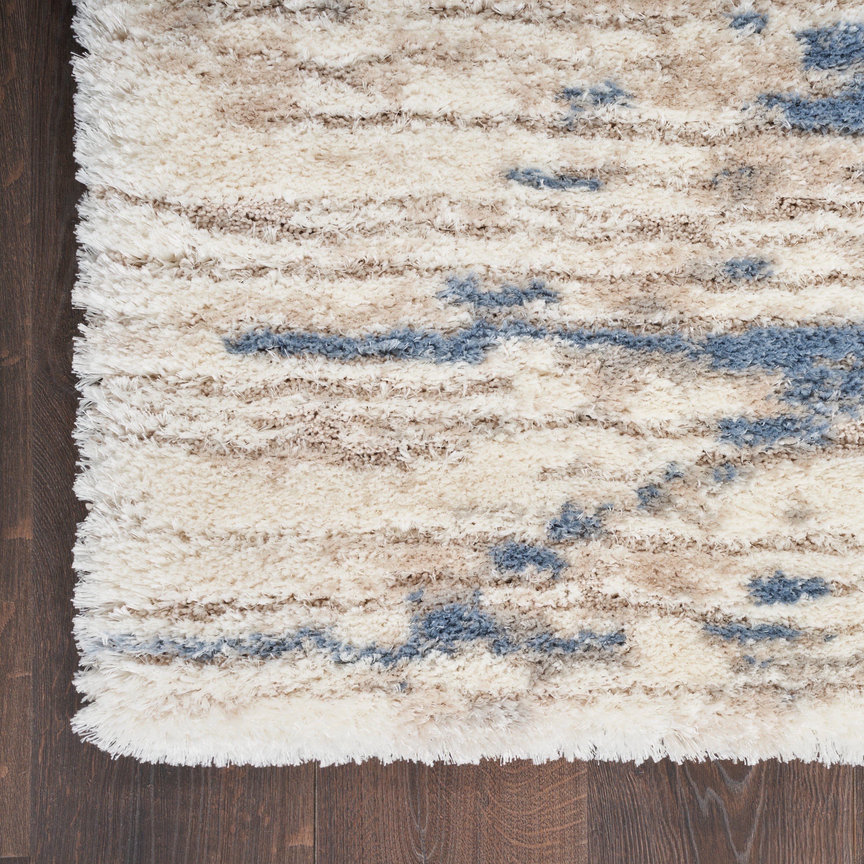 Tapis Nourison luxueux à poils longs et ultra moelleux, style abstrait glamour