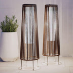 Lot de 2 lampes solaires d'extérieur en osier, résistantes aux intempéries, idéales pour terrasse, porche, cour ou jardin.