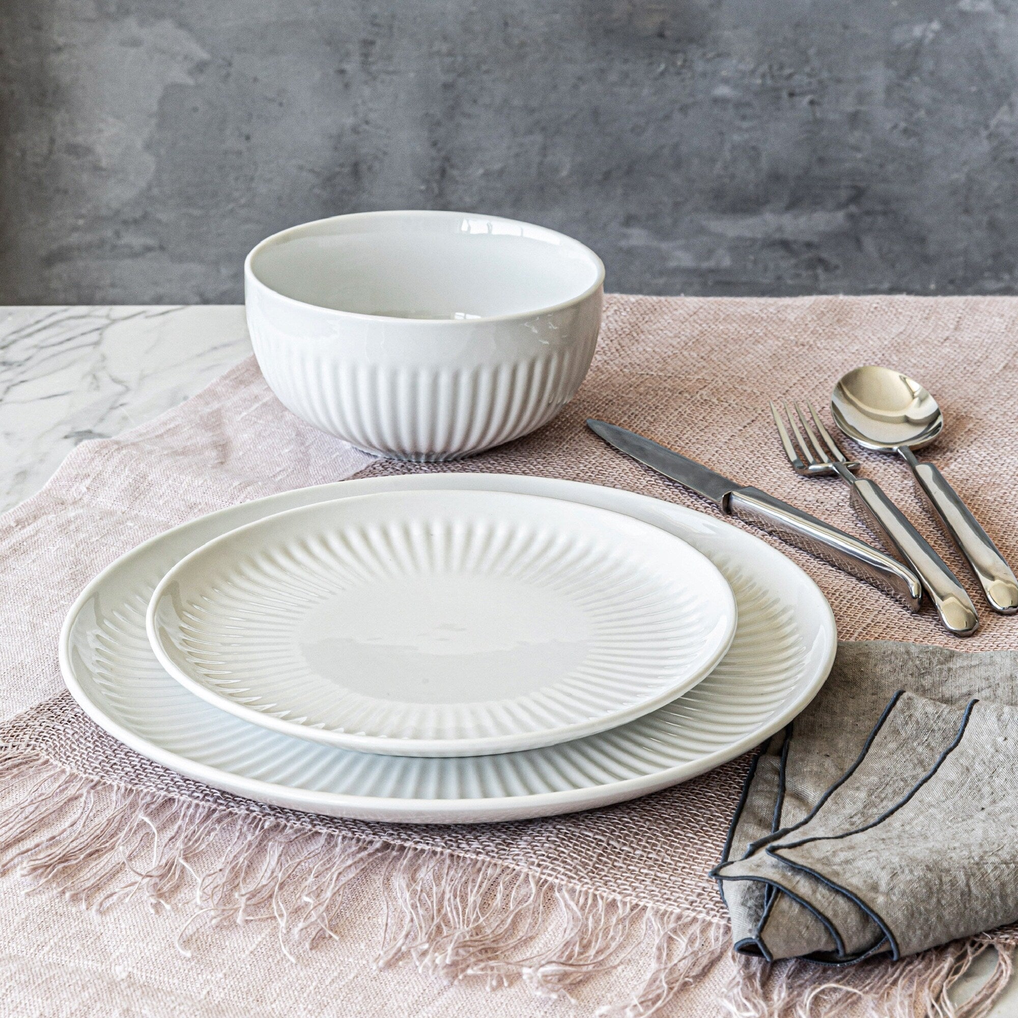Service de table cannelé en porcelaine blanche Over and Back, 24 pièces