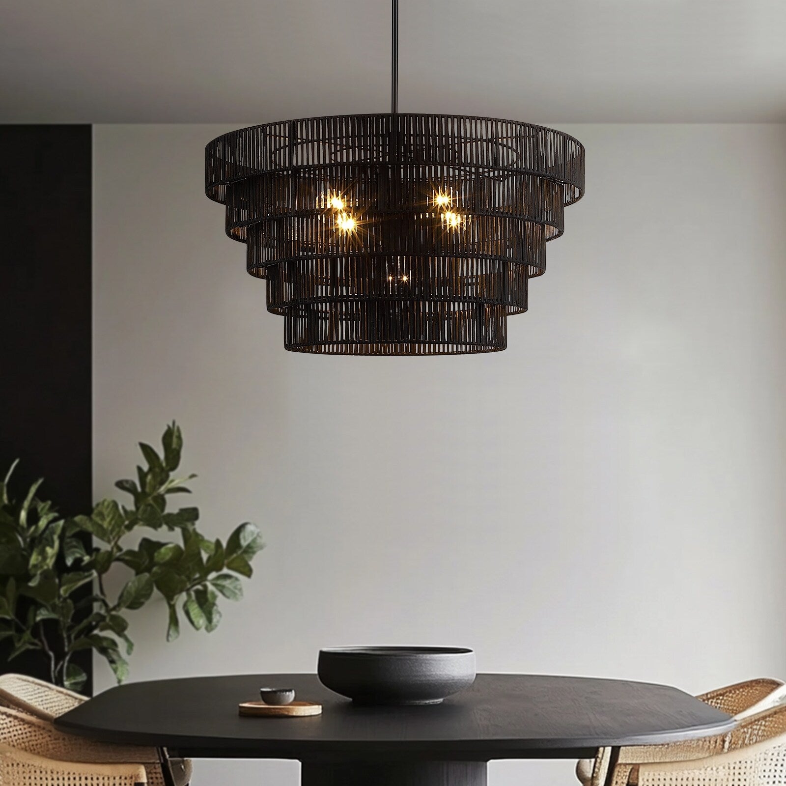 Lustre bohème moderne Piersan à 5 lumières avec abat-jour en rotin à plusieurs niveaux - 26 po de largeur