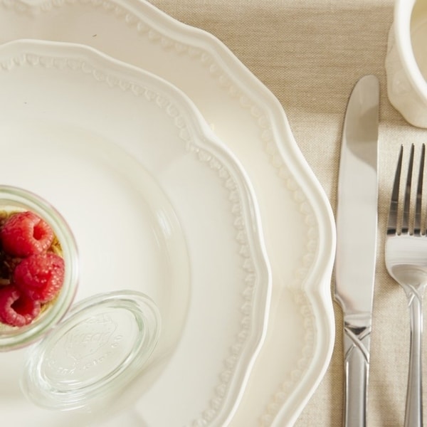 Service de table classique blanc Red Vanilla 16 pièces