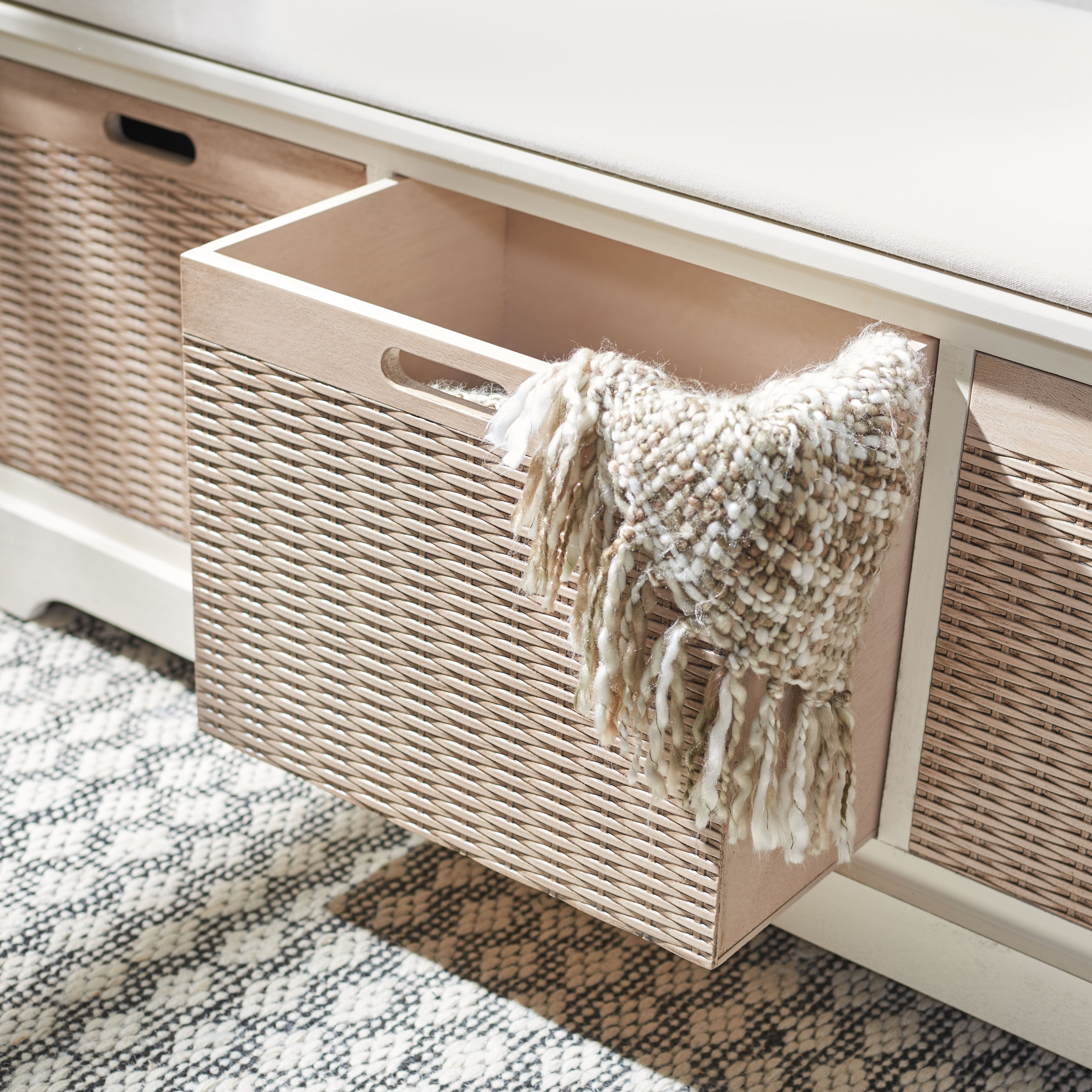 Banc de rangement à 3 tiroirs avec coussins SAFAVIEH Fiorello - 47,3 L x 15 L x 19 H - 47 L x 15 P x 19 H