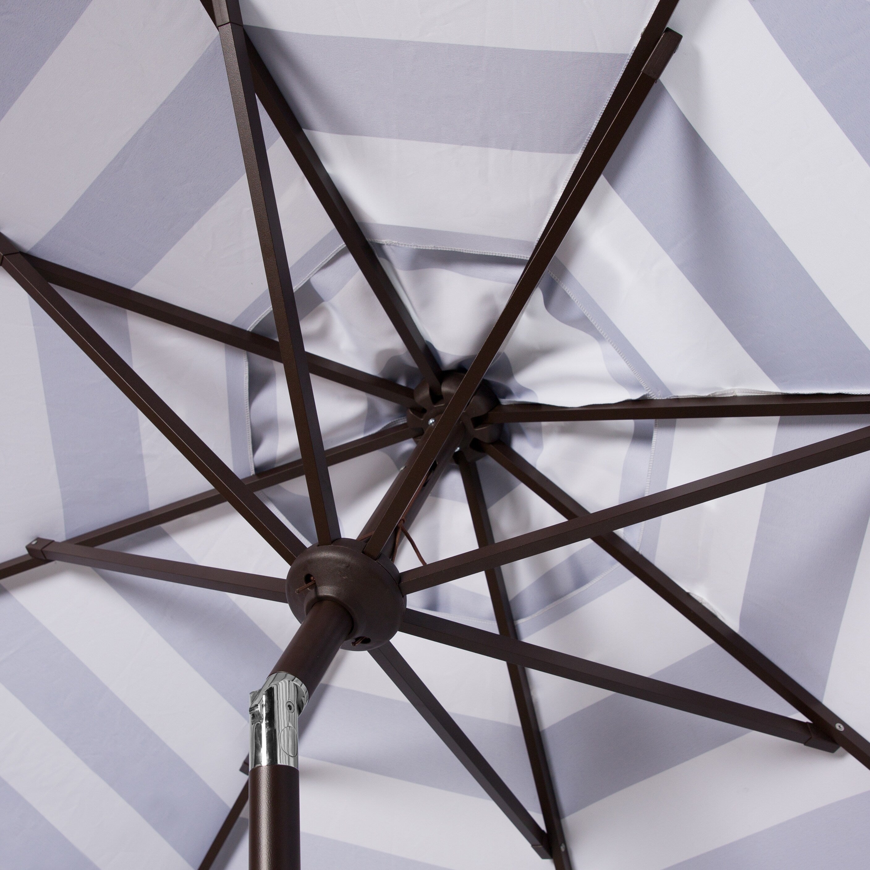 Parapluie à manivelle rayé SAFAVIEH Nargiz de 2,7 m, à motif festonné