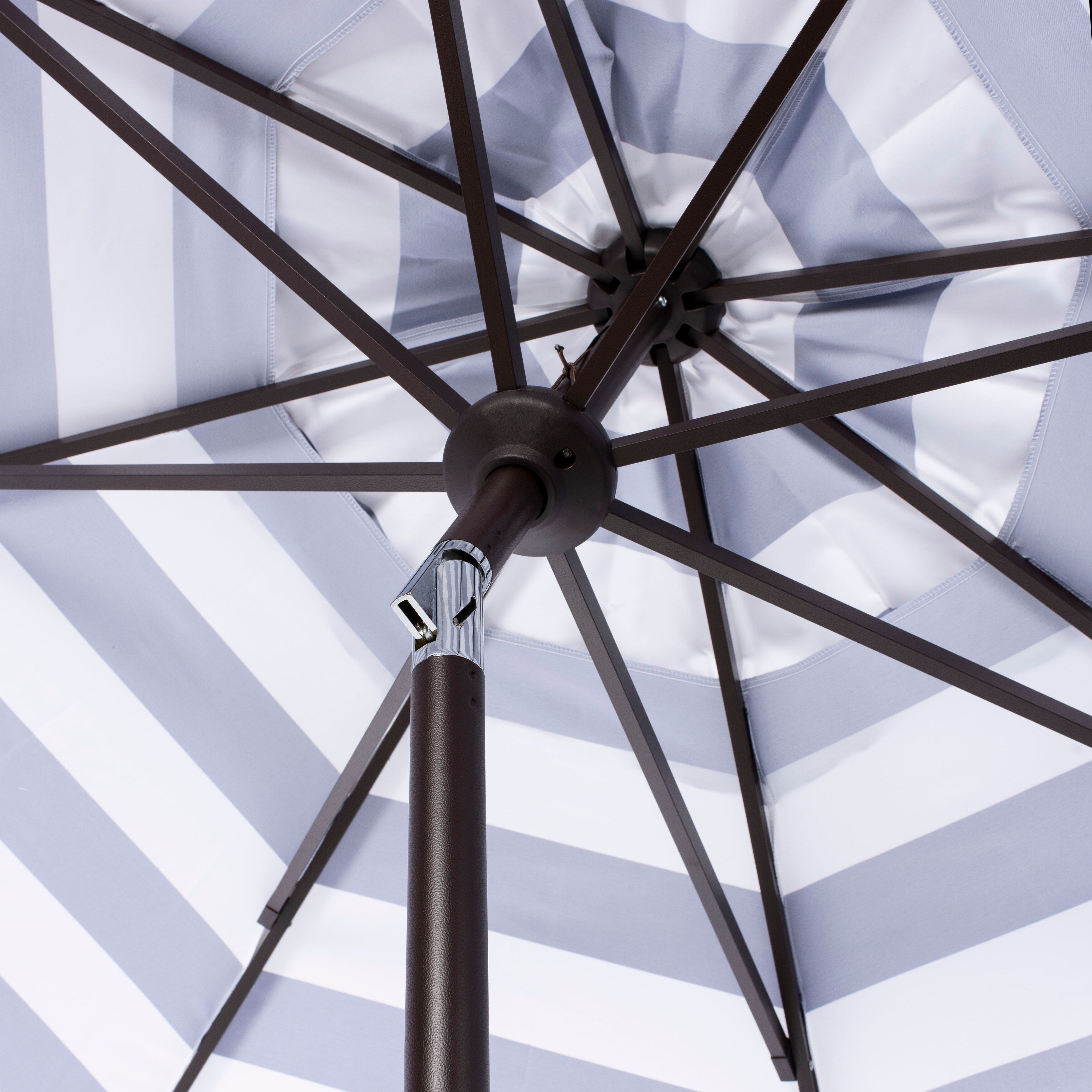 Parapluie rond à manivelle SAFAVIEH Outdoor Jaylee 11 pieds