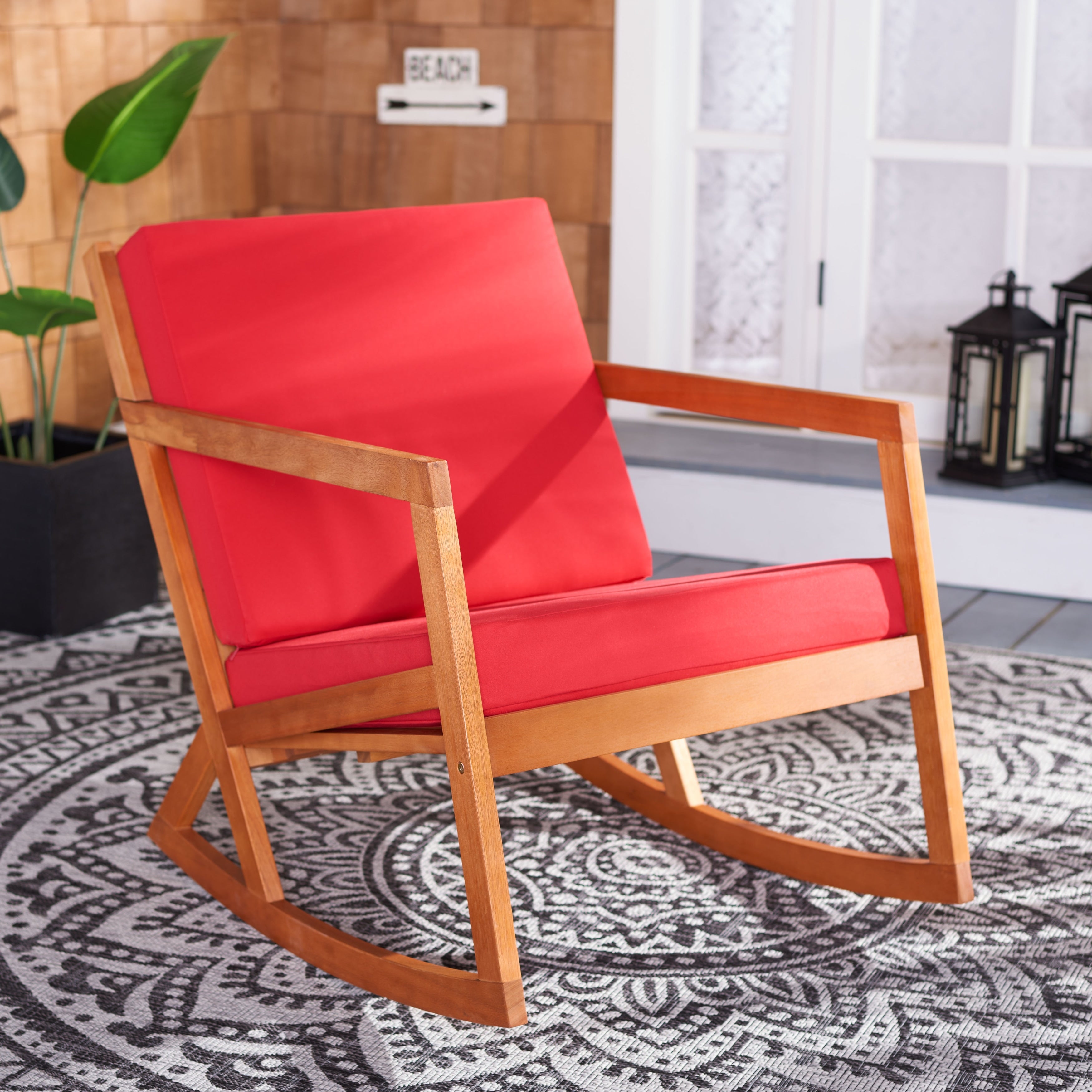 Chaise à bascule d'extérieur Makaila de SAFAVIEH avec coussin - 26 L x 31 P x 38 H