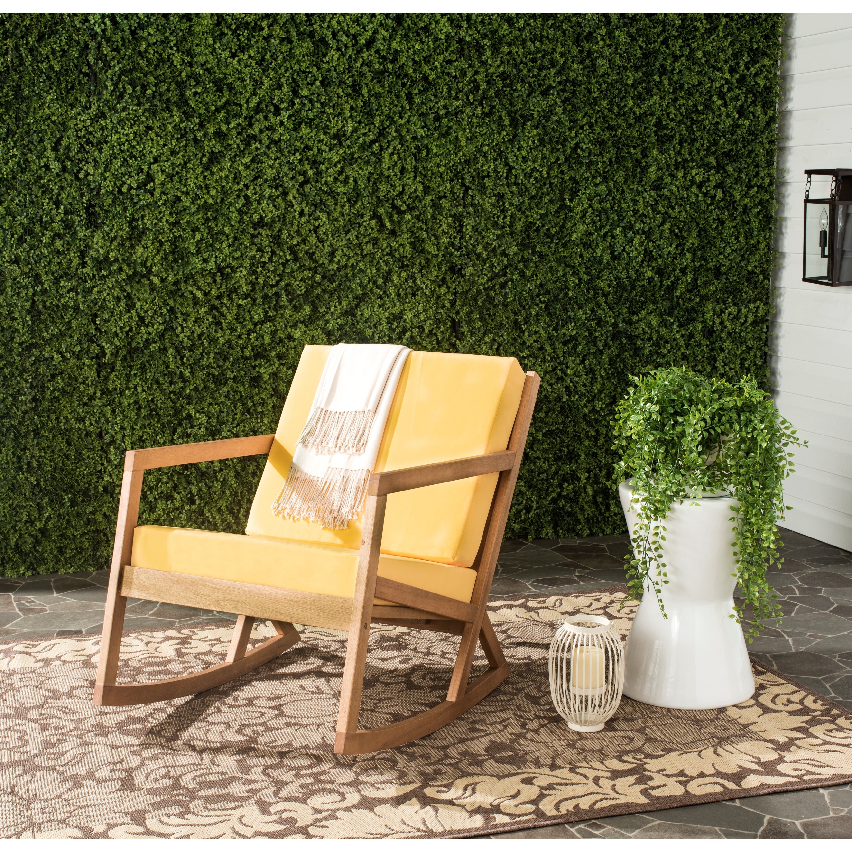 Chaise à bascule d'extérieur Makaila de SAFAVIEH avec coussin - 26 L x 31 P x 38 H