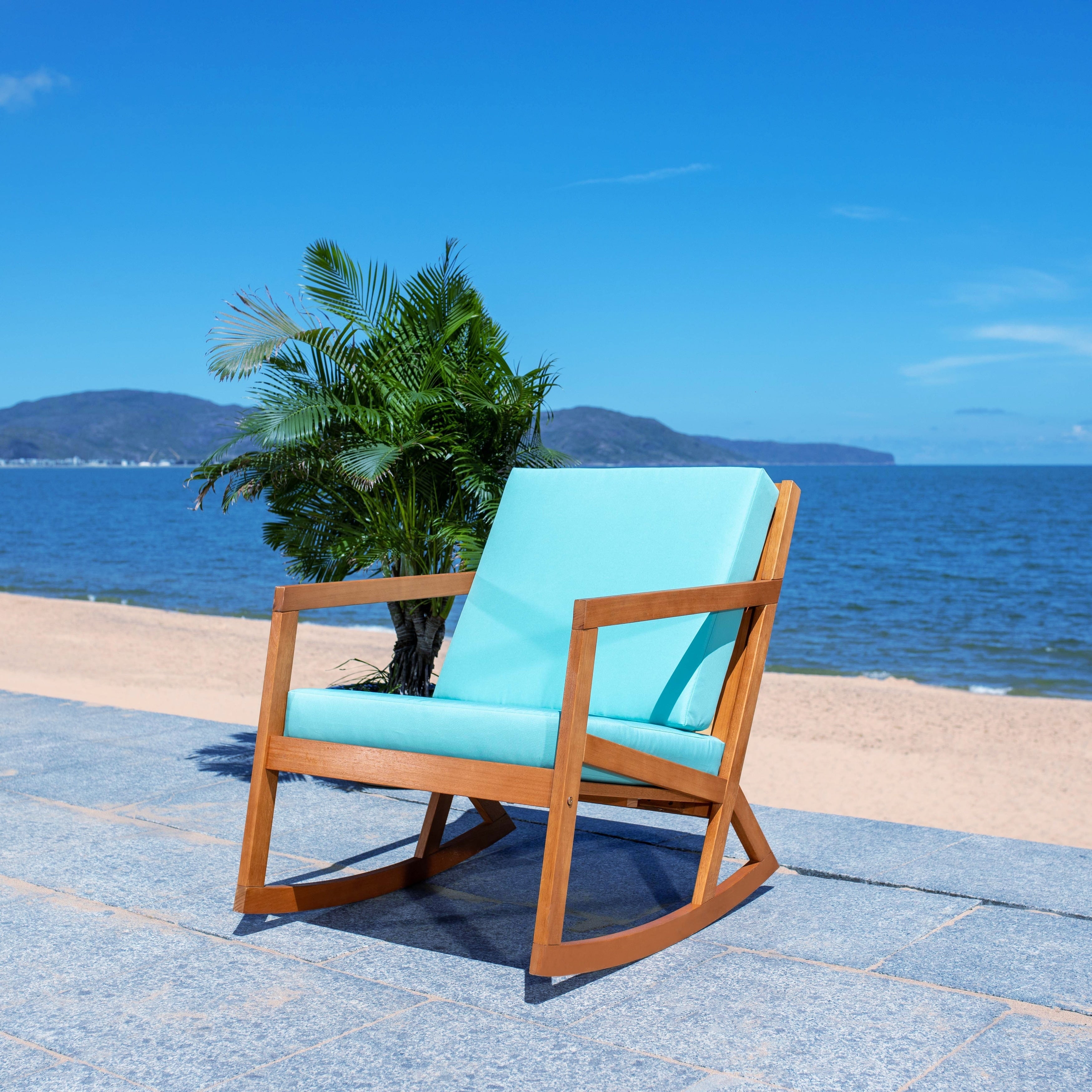 Chaise à bascule d'extérieur Makaila de SAFAVIEH avec coussin - 26 L x 31 P x 38 H