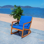 Chaise à bascule d'extérieur Makaila de SAFAVIEH avec coussin - 26 L x 31 P x 38 H