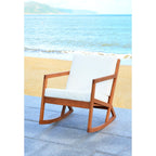 Chaise à bascule d'extérieur Makaila de SAFAVIEH avec coussin - 26 L x 31 P x 38 H
