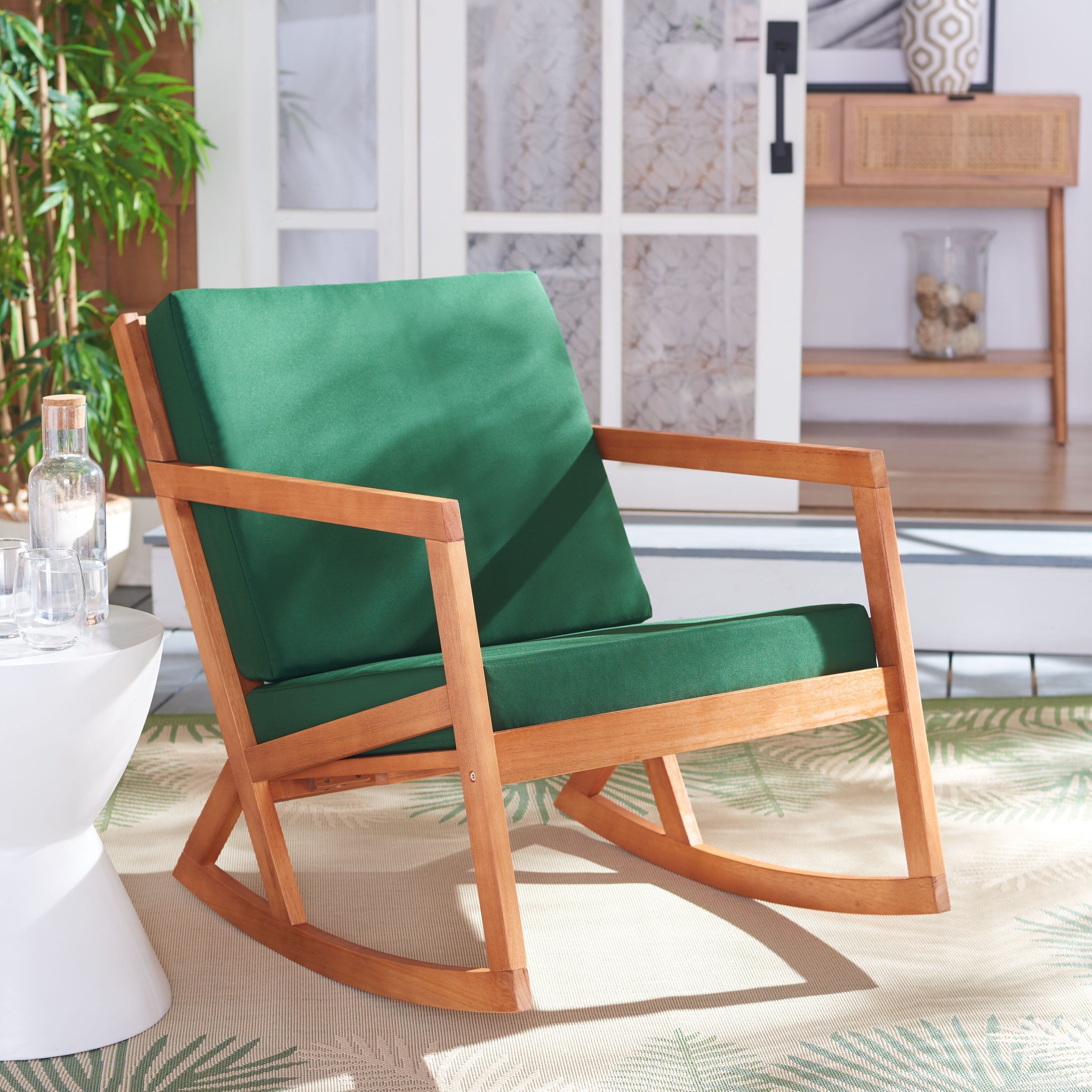 Chaise à bascule d'extérieur Makaila de SAFAVIEH avec coussin - 26 L x 31 P x 38 H