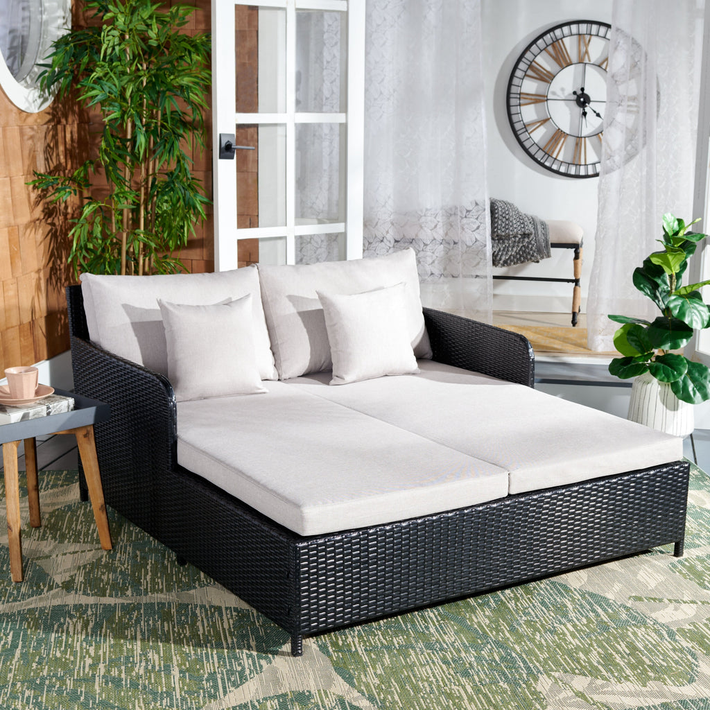 Lit de repos d'extérieur SAFAVIEH Taniyah en osier avec oreiller et coussins - 53 L x 28 P x 62 H