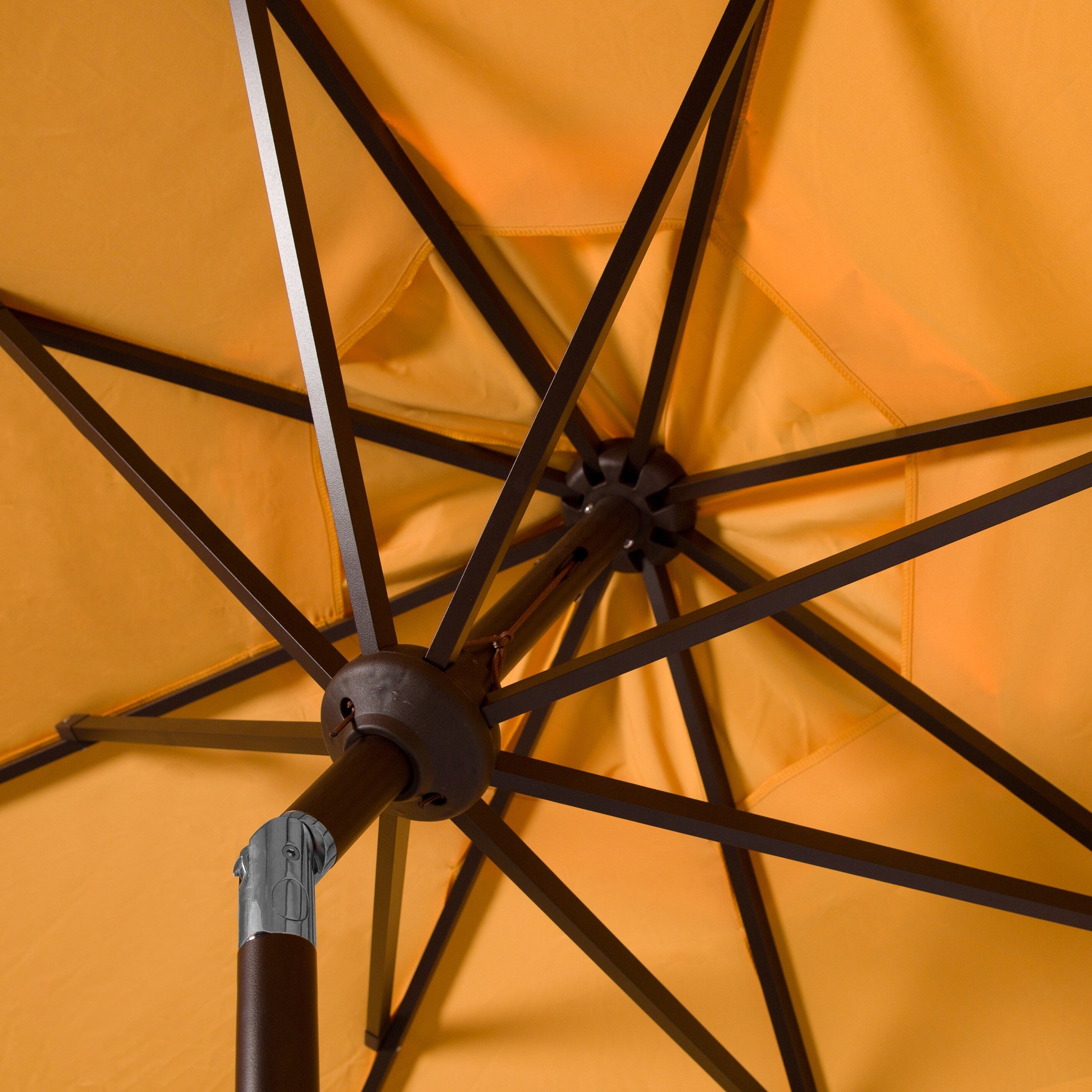 Parasol d'extérieur à manivelle SAFAVIEH Ronette Fringe de 9 pieds