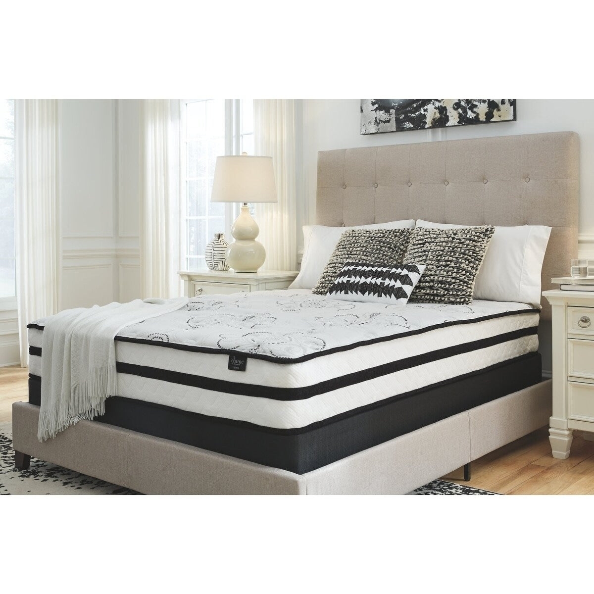 Matelas hybride Signature Design by Ashley Chime de 10 pouces dans une boîte