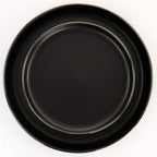 Service de table 16 pièces en grès noir avec bordure dorée