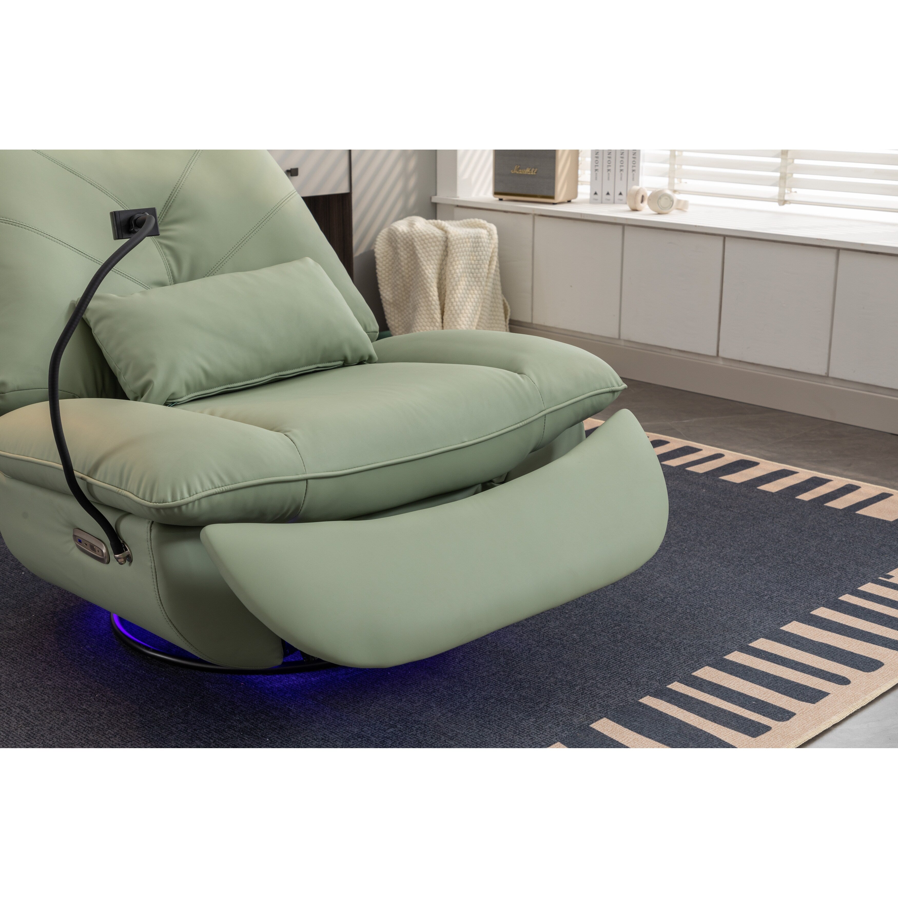 Fauteuil inclinable pivotant et électrique avec haut-parleurs Bluetooth, support de téléphone, ports de chargement USB et Type-C, rangement dissimulé des accoudoirs