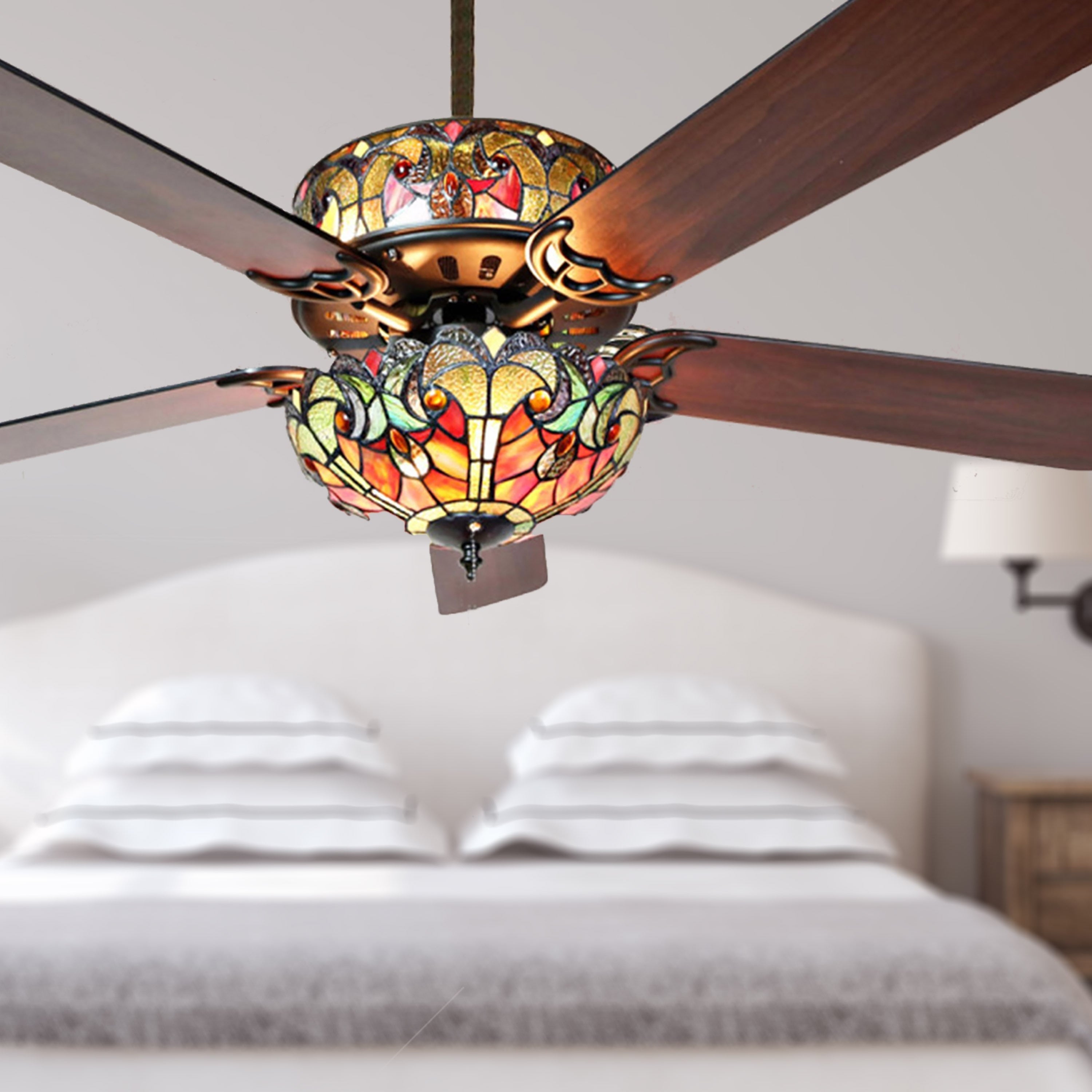 Ventilateur de plafond Halston en vitrail de style Tiffany - Épice - 52L x 52W x 19H - 52L x 52W x 19H